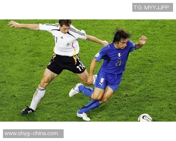 传奇球星巅峰对决再现经典时刻 追溯足球历史上的辉煌瞬间