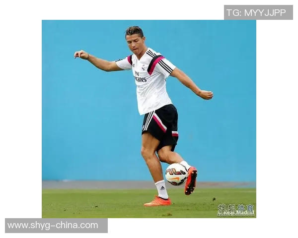 高清聚焦绿茵巨星瞬间感受足球场上激情与荣耀风采